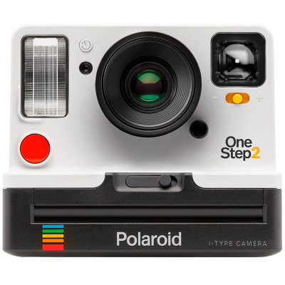 Фотоаппарат моментальной печати Polaroid Originals OneStep 2 White  Перевыпуск классической модели 1977 года с добавленным портом USB для зарядки. Мощная вспышка, потрясающий дизайн и те самые кассеты Polaroid!