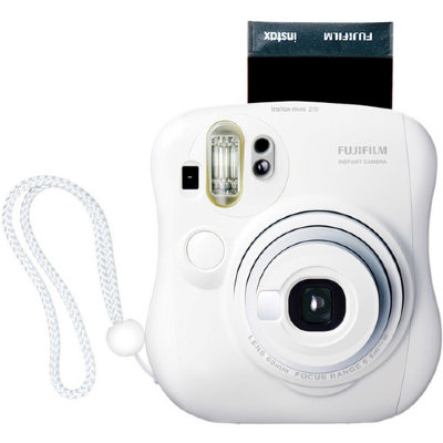 Фотоаппарат моментальной печати Fujifilm Instax Mini 25 White  Ручное управление экспозицией • Размер фотографии 62x46 мм • Автоматическая выдержка и вспышка • Зеркальце для автопортретов • Макролинза в комплекте