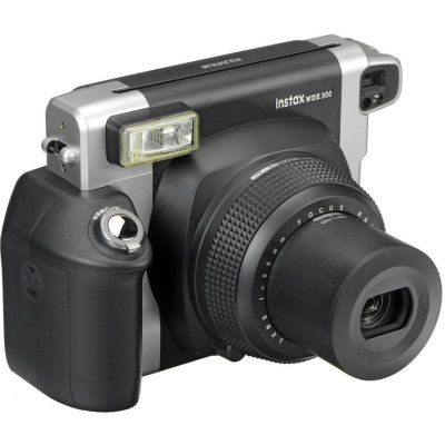 Фотоаппарат моментальной печати Fujifilm Instax Wide 300  Обновленная модель Instax 210 • Широкоформатная камера Fujifilm Instax с увеличенными фотокарточками • Ручное управление фокусировкой и экспозицией • Размер фотографии 62x99 мм • ЖК-дисплей, отображающий оставшееся количество снимков