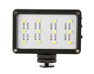 Портативная LED-подсветка Ulanzi CardLite (5600К)  Можно использовать в качестве портативного фонарика • Фиксированная цветовая температура - 5600 К • Стандартное крепление 1/4" • Аккумулятор ёмкостью 2250 мАч • Изменение оттенка при помощи желтого и белого светофильтра