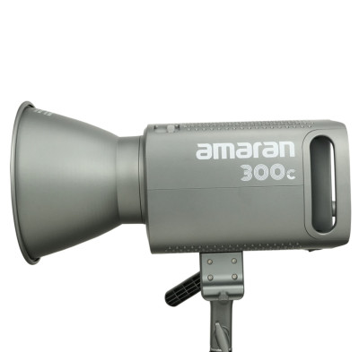 Осветитель Aputure Amaran 300C (RGB)  Вид осветителя :	моноблок • Особенности конструкции : встроенный дисплей, активное охлаждение • Мощность (макс) :	300 Вт • Цветовая температура :	2500 — 7500 • RGB режим :	Да • Питание :	сетевой адаптер • Дополнительные функции : управление через приложение • Имеет крепление :	5/8"