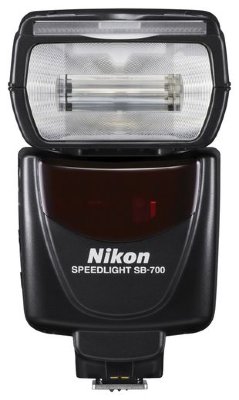 Вспышка Nikon Speedlight SB-700   Вспышка для камер Nikon • Ведущее число: 28 м (ISO 100) • Поддержка режимов i-TTL • Поворотная головка  •  Выбор угла освещения: ручной, авто • Вес: 360 г