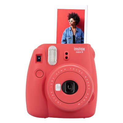 Фотоаппарат моментальной печати Fujifilm Instax Mini 9 Poppy Red  Обновленная модель самой доступной камеры Instax. Теперь есть зеркальце для селфи и макролинза в комплекте.