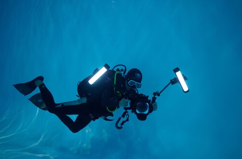 Осветитель Godox Dive Light RGBWW WT60R для подводной съемки