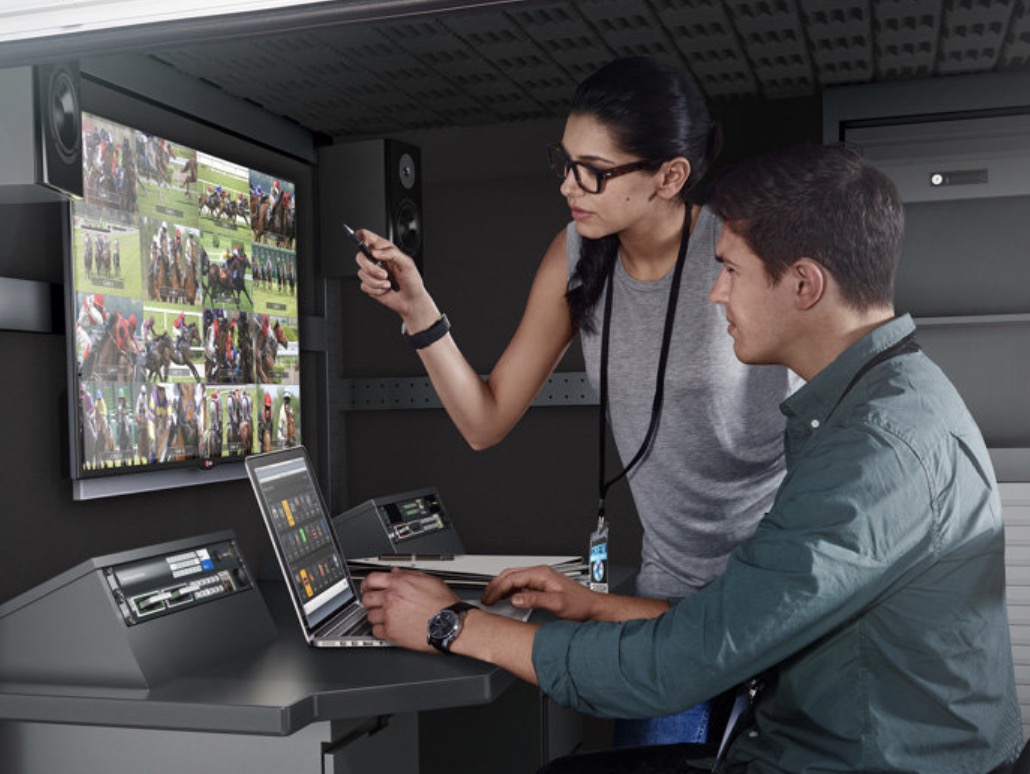 Устройство видеомониторинга Blackmagic MultiView 4 HD