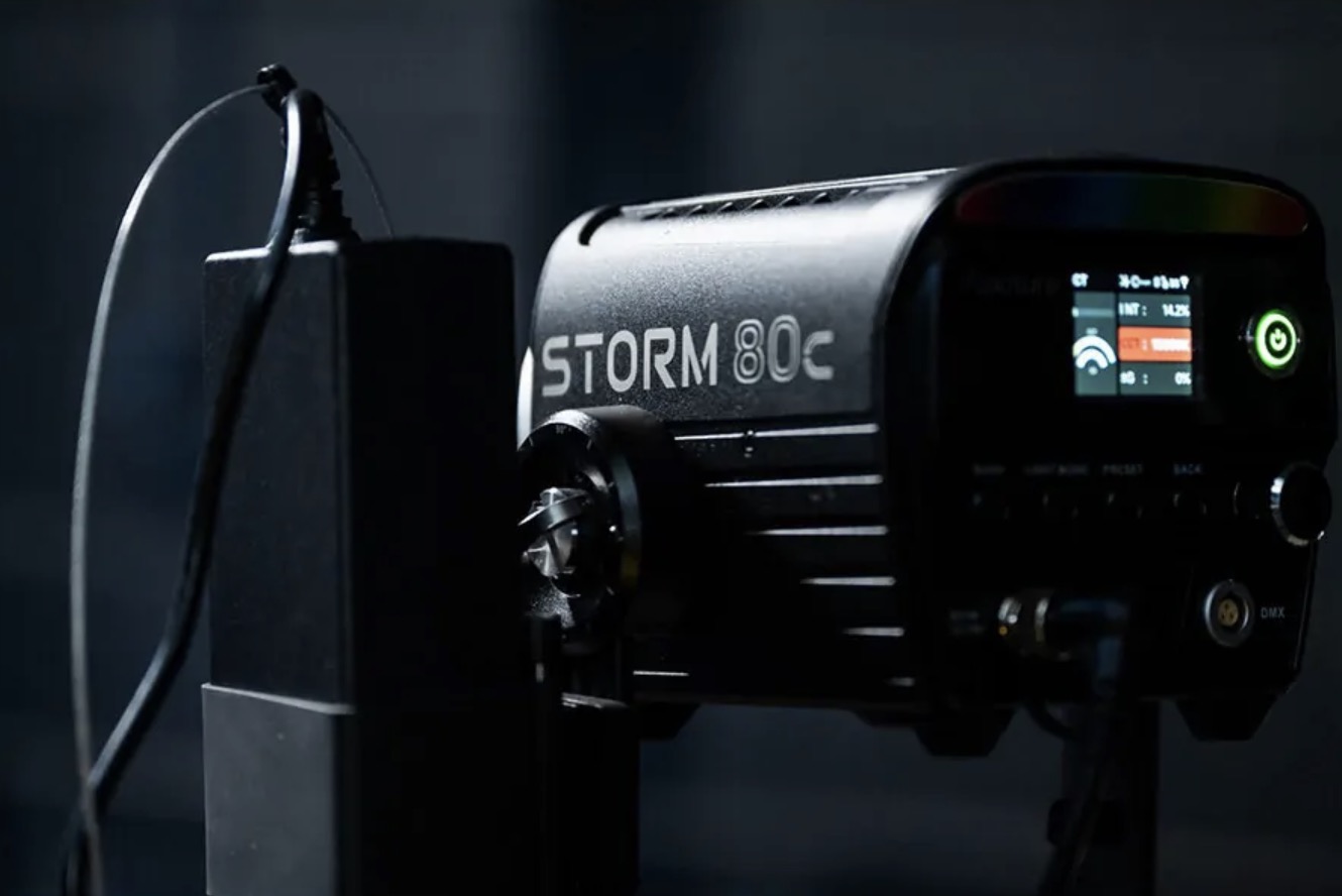 Осветитель Aputure STORM 80c