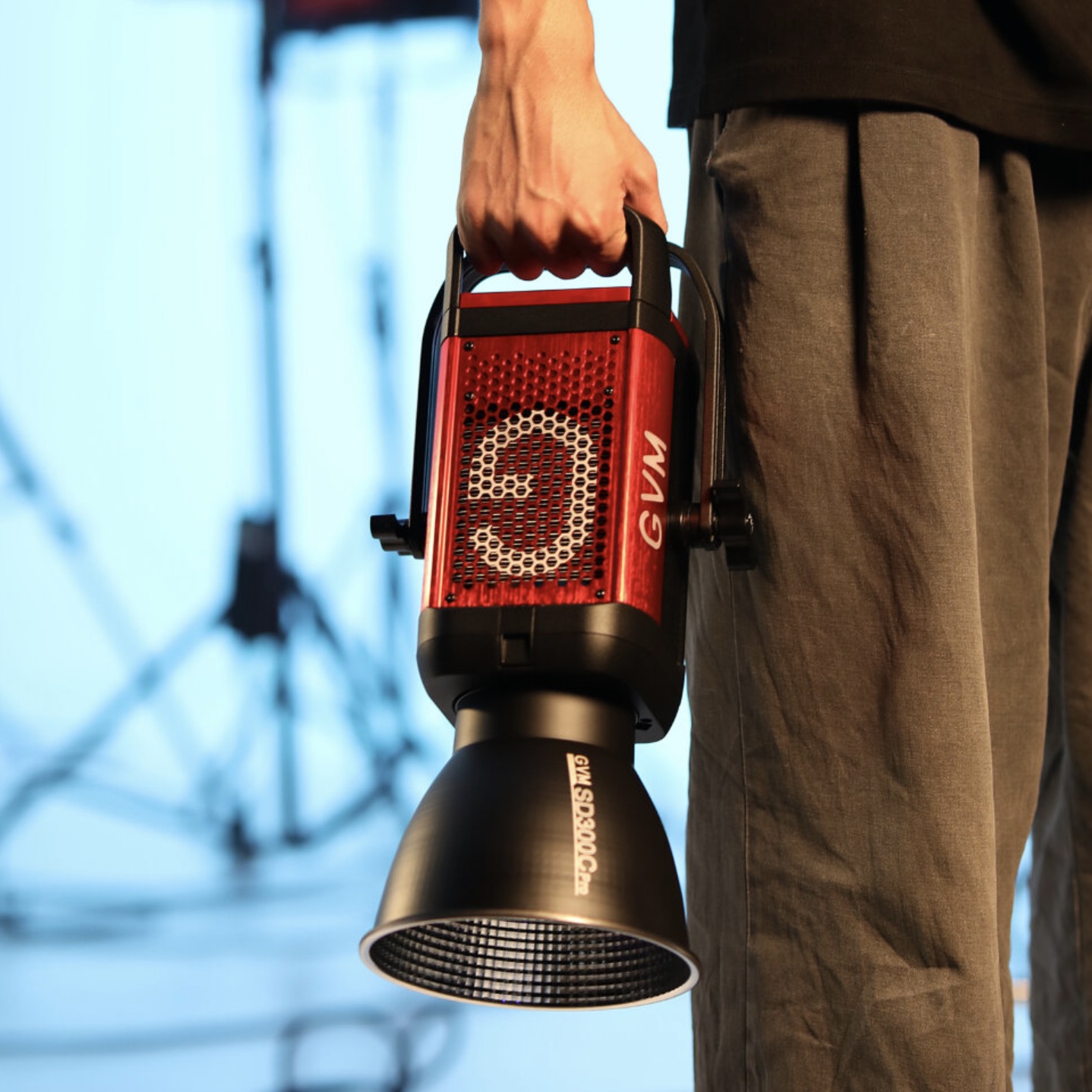 Осветитель GVM Pro SD300C