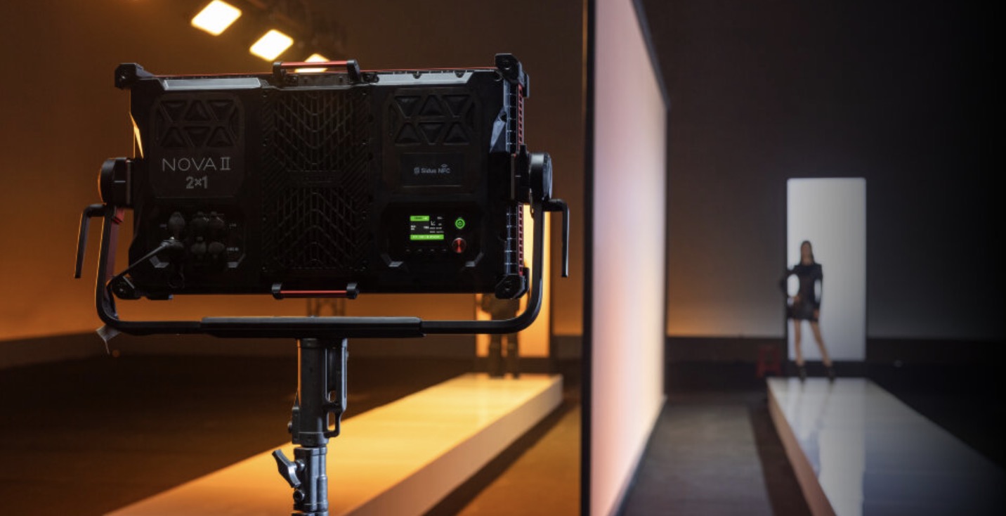 Осветитель Aputure NOVA II 2x1