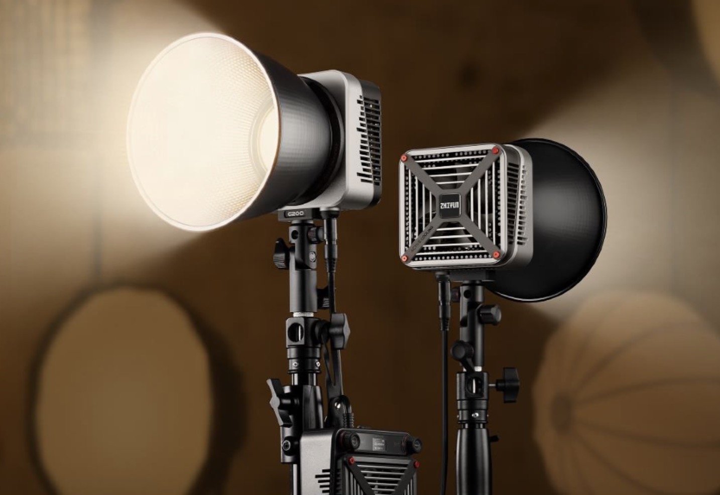 Осветитель Zhiyun MOLUS G200