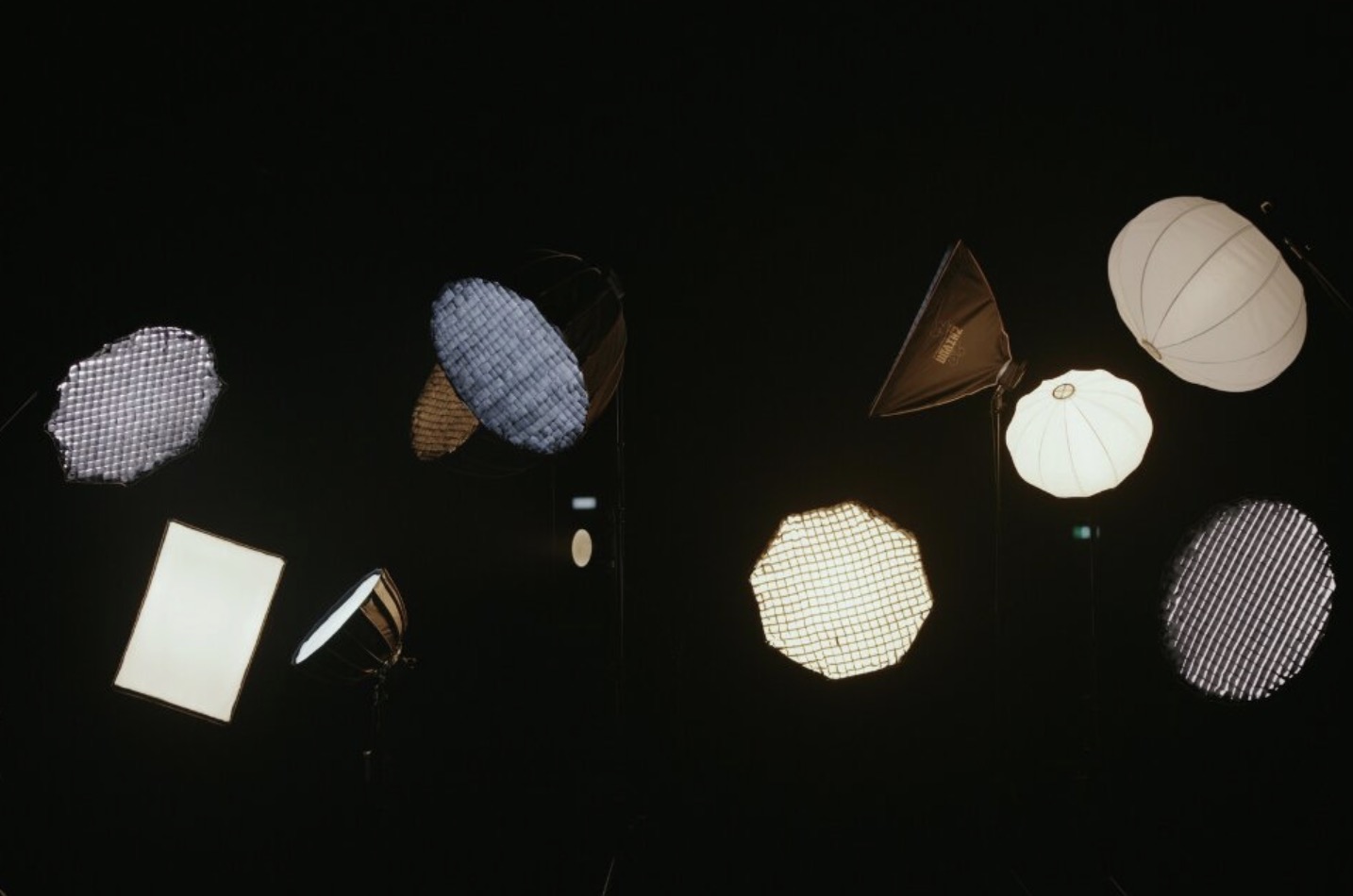 Осветитель Zhiyun MOLUS G300