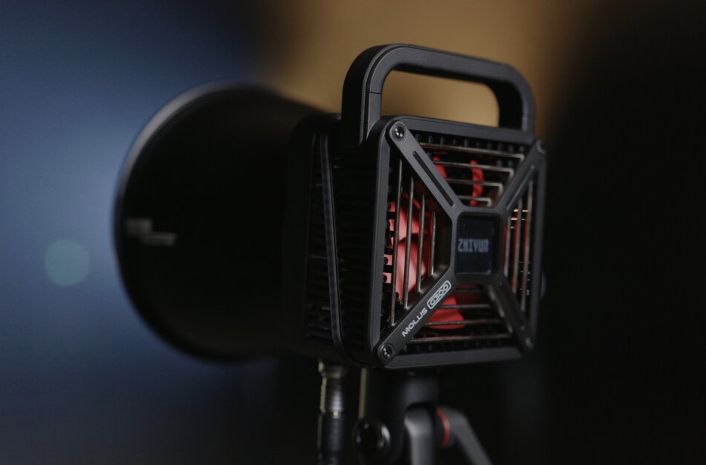 Осветитель Zhiyun MOLUS G300