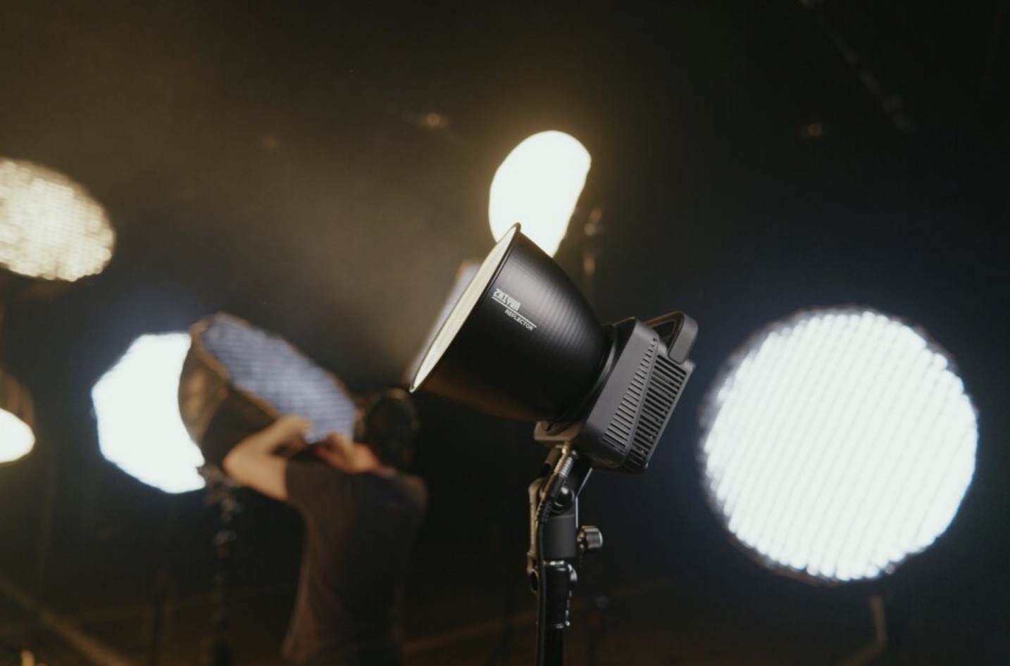 Осветитель Zhiyun MOLUS G300