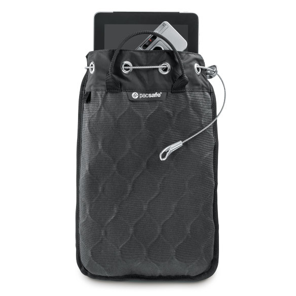 Сумка-сейф Pacsafe Travelsafe 5L GII Portable Safe Charcoal  Водоотталкивающая ткань • Вшитая в ткань стальная сетка • Стильный внешний вид