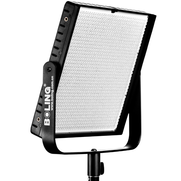 Осветитель Boling BL-1300P 5600K  • Мощность (макс): 90 Вт • Светодиоды: 1296 шт • Цветовая температура: 5600 К • Портативность и удобство