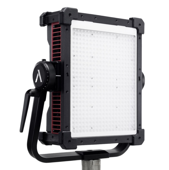 Осветитель Aputure NOVA II 1x1  LED панель • Активное охлаждение • Цветовая температура: 1800 — 20000 K • RGB режим • IP65 • Имеет крепление 1 1/8″