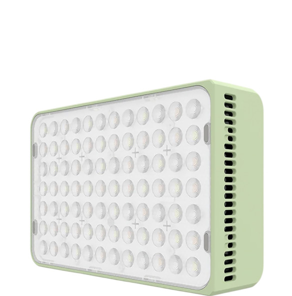 Осветитель amaran Ace 25x Зелёный  Вид осветителя LED панель • Активное охлаждение • Мощность (макс) 32 Вт • Диапазон цветовой температуры 2700 — 6500 K • режим BOOST, режим внешнего аккумулятора • Ёмкость аккумулятора 4500 мАч • Время работы до 70 мин • Имеет крепление 1/4", встроенный магнит
