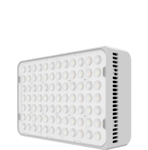 Осветитель amaran Ace 25x Белый  Вид осветителя LED панель • Активное охлаждение • Мощность (макс) 32 Вт • Диапазон цветовой температуры 2700 — 6500 K • режим BOOST, режим внешнего аккумулятора • Ёмкость аккумулятора 4500 мАч • Время работы до 70 мин • Имеет крепление 1/4", встроенный магнит