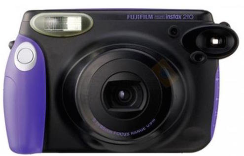 Фотоаппарат моментальной печати Fujifilm Instax 210 Halloween  Широкоформатная камера Fujifilm Instax с увеличенными фотокарточками • Ручное управление фокусировкой и экспозицией • Размер фотографии 62x99 мм • Удобный видоискатель