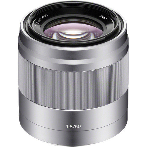 Объектив Sony E 50mm f/1.8 OSS для NEX Silver (SEL-50F18)  Стандартный объектив • Крепление Sony E • Минимальное расстояние фокусировки 0.39 мм • Автоматическая фокусировка • Вес: 202 г