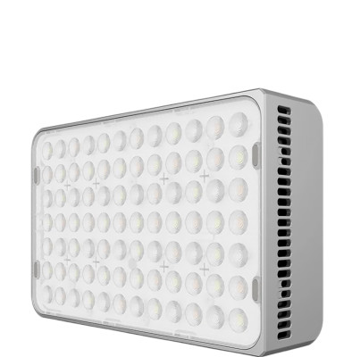 Осветитель amaran Ace 25x Серебро  Вид осветителя LED панель • Активное охлаждение • Мощность (макс) 32 Вт • Диапазон цветовой температуры 2700 — 6500 K • режим BOOST, режим внешнего аккумулятора • Ёмкость аккумулятора 4500 мАч • Время работы до 70 мин • Имеет крепление 1/4", встроенный магнит