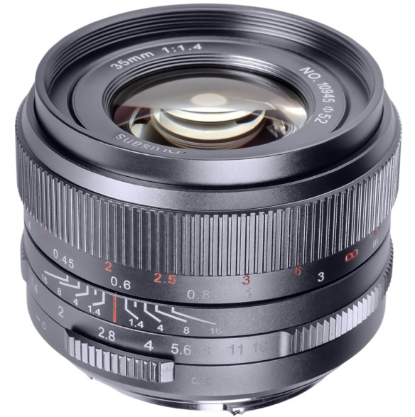Объектив 7Artisans 35mm F1.4 Mark III RF Серый  Байонет объектива RF (Canon EOS R) • Покрытие матрицы Fullframe • Фокусное расстояние 35 мм • Конструкция 7 элементов в 5 группах • Фокусировка ручная • Максимальная диафрагма f1.4 • Минимальная диафрагма f16 • Лепестки диафрагмы 10 шт • Минимальная дистанция фокусировки 330 мм