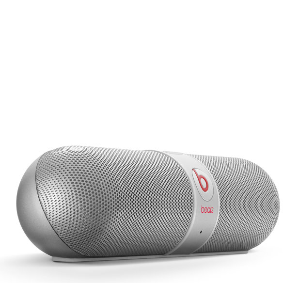 Портативная колонка Beats by Dr. Dre Pill 2.0 Silver для iPhone, iPod, iPad и Android  Эргономичный дизайн в форме пилюли • мощность 12 Вт • подключение по Bluetooth • время работы 7 часов • входы линейный (3.5 мм) и USB