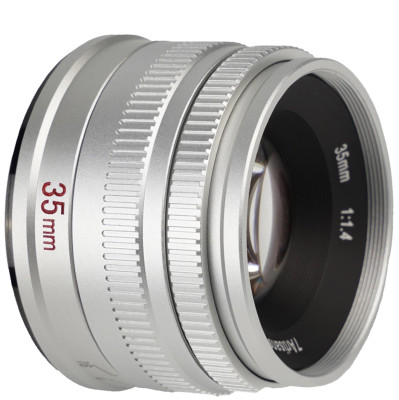 Объектив 7Artisans 35mm F1.4 Mark II APS-C X-Mount Серебро  Байонет объектива X-Mount • Покрытие матрицы APS-C • Фокусное расстояние 35 мм • Фокусировка ручная • Максимальная диафрагма f1.4 • Минимальная диафрагма F/16 • Угол зрения диагональ 43°