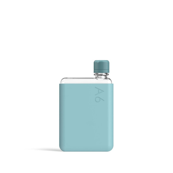 Бутылка с силиконовым чехлом Memobottle A6, голубой  Легко очищается изнутри • Одна крышка в комплекте • Чехол защищает от падения и царапин • Пластик не содержит BFA-BPS (бисфенол А) • Выдерживает температуру от -50 до 100 градусов • Изготовлен из безопасных и экологичных материалов • Можно наливать алкогольные напитки