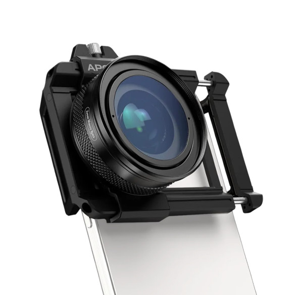 Объектив Apexel Zoom Macro 10-20X с креплением для смартфонов  Первый макро для смартфона возможностью приближения • универсальное крепление и чехол в комплекте • Максимальная диафрагма F1.05 • Можно использовать без телефона как лупу