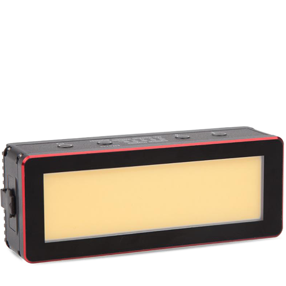 Портативная LED-подсветка Aputure AL-MW (5600К)  Универсальный LED фонарь • Температура 5600K +200K Daylight Balanced • Стандартное крепление 1/4" • Время работы до 24 часов от встроенного аккумулятора на минимальном освещении • Можно использовать под водой на глубине 10 метров