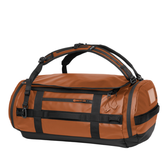Сумка-рюкзак WANDRD CARRYALL Duffel 30L Оранжевая  Сумка-рюкзак WANDRD CARRYALL Duffel 30L Оранжевая  Объём 30 л • Потайной карман: AirTag