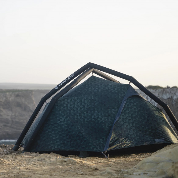 Палатка надувная для кемпинга HEIMPLANET Fistral, Cairo Camo  Надувная палатка HEIMPLANET Fistral, двухместная. Устанавливается за минуту. Общая площадь - 4,3 кв. метра. Вес - 2,5 кг.