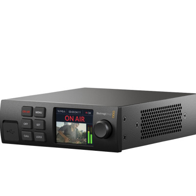 Видеоконвертер Blackmagic Web Presenter HD  Работает с платформами: Facebook* (принадлежит Meta, запрещен на территории РФ), Open Broadcaster, Skype, Twitch, Twitter* (запрещён на территории РФ), Wowza Streaming Engine, YouTube • Встроенный дисплей • Порты: Ethernet, HDMI, SDI, Type-C • Питание XLR 4-pin сетевой адаптер • Мощность (макс) 21 Вт • Вход 100-240 В