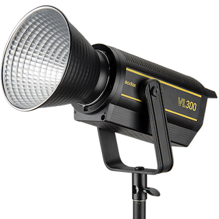 Осветитель Godox VL300  • Вид осветителя: моноблок • Мощность (макс): 300 Вт • Светодиоды: 1 шт • Цветовая температура: 5600 K • Дополнительные функции: управление через приложение • Имеет крепление:	5/8"