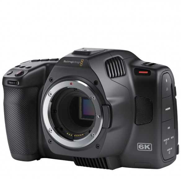 Кинокамера Blackmagic Pocket Cinema Camera 6K G2   • Тип сенсора:	CMOS • Тип затвора:	Rolling Shutter • Байонет камеры:	EF (Canon) • ISO:	400 — 3200 • Дисплей:	5" (1920 x 1080) • Питание:	LP-E6 • Время работы:	45 мин