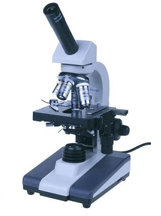 Микроскоп биологический Микромед 1 (вар. 1-20)  Коаксиальный механизм грубой и точной фокусировки • Двукоординатный предметный столик с коаксиальными рукоятками • Широкопольные окуляры с удаленным зрачком • Широкий ассортимент дополнительного оборудования увеличивает возможности микроскопа