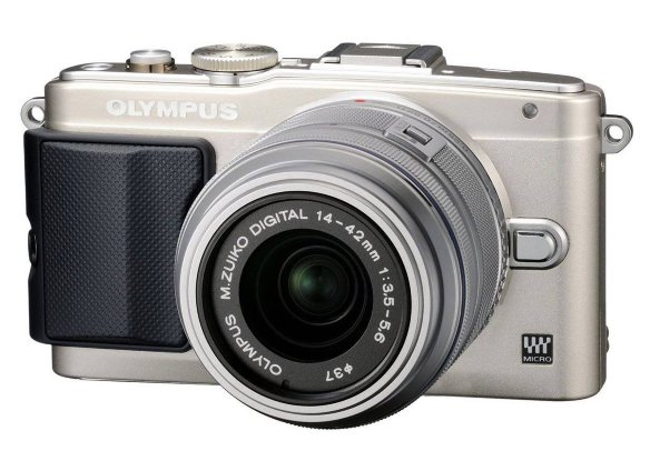 Цифровой фотоаппарат Olympus PEN E-PL6 Kit 14-42 II R Silver  Байонет Micro Four Thirds • Объектив 14-42mm в комплекте • Матрица 17.2 МП (17.3 x 13.0 мм) • Съемка видео Full HD • Поворотный сенсорный экран 3"