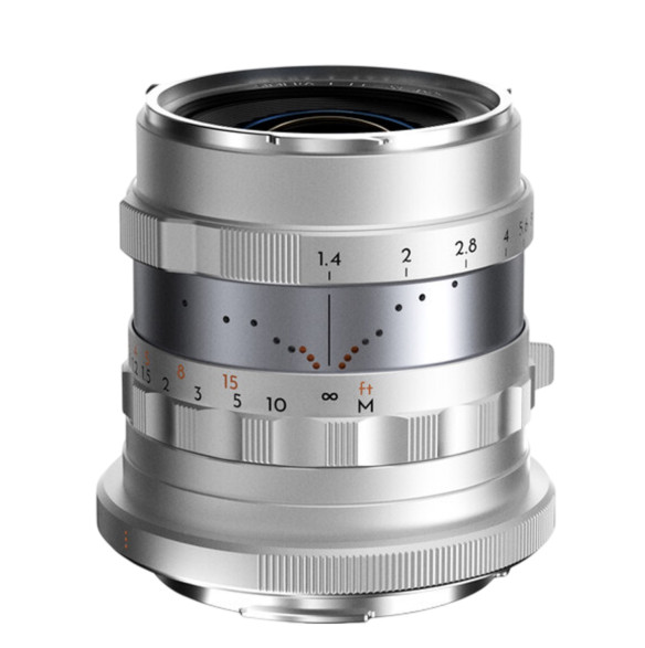 Объектив Thypoch Simera FF 28mm f1.4 RF-mount Серебро  Байонет объектива RF (Canon EOS R) • Покрытие матрицы Fullframe • Фокусное расстояние 28 мм • Фокусировка ручная • Диафрагма f1.4 - f16 • Диаметр резьбы на объективе 49 мм