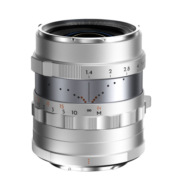 Объектив Thypoch Simera FF 28mm f1.4 X-mount Серебро  Байонет объектива X-mount (Fujifilm) • Покрытие матрицы Fullframe • Фокусное расстояние 28 мм • Фокусировка ручная • Диафрагма f1.4 - f16 • Диаметр резьбы на объективе 49 мм