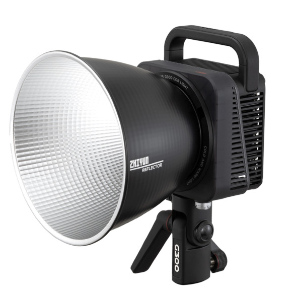 Осветитель Zhiyun MOLUS G300  Вид осветителя моноблок • Байонет Bowens • Мощность (макс) 500 Вт • Диапазон цветовой температуры 2700 — 6500 K • Питание сетевой адаптер • Способ управления: панель управления на корпусе, приложение ZY Vega app • Имеет крепление 5/8" • Активное охлаждение